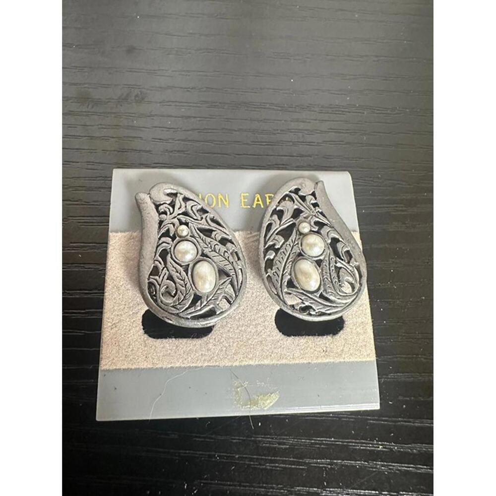 Vintage Korean Clip-On Earrings – Ornate Silver Tone Filigree with Faux Pearls